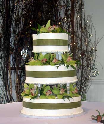 Whimsical green and white wedding cake set over four tiers white green Whimsical green and white wedding cake set over four tiers white green