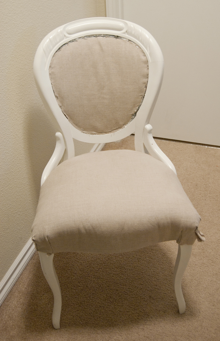 Hirondelle Rustique Reupholstering a Chair
