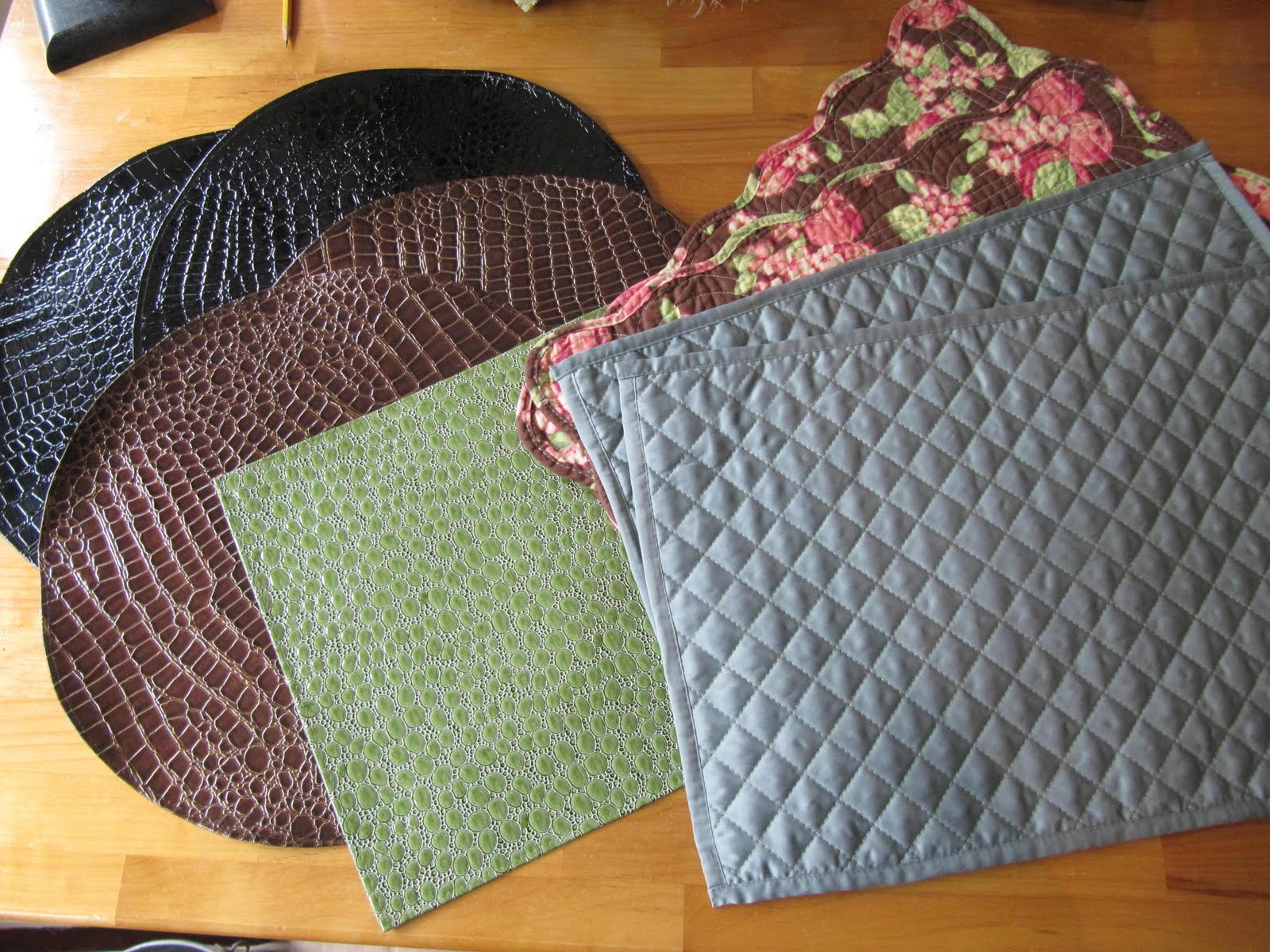 Sew Many Ways: Tool Time TuesdayPlace Mat Purse