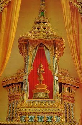 Phra Siam Thevathiraj statue