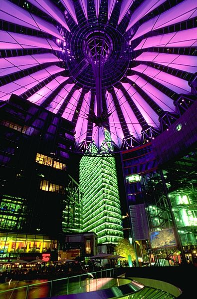 [395px-SonyCenterAtNight.jpg]