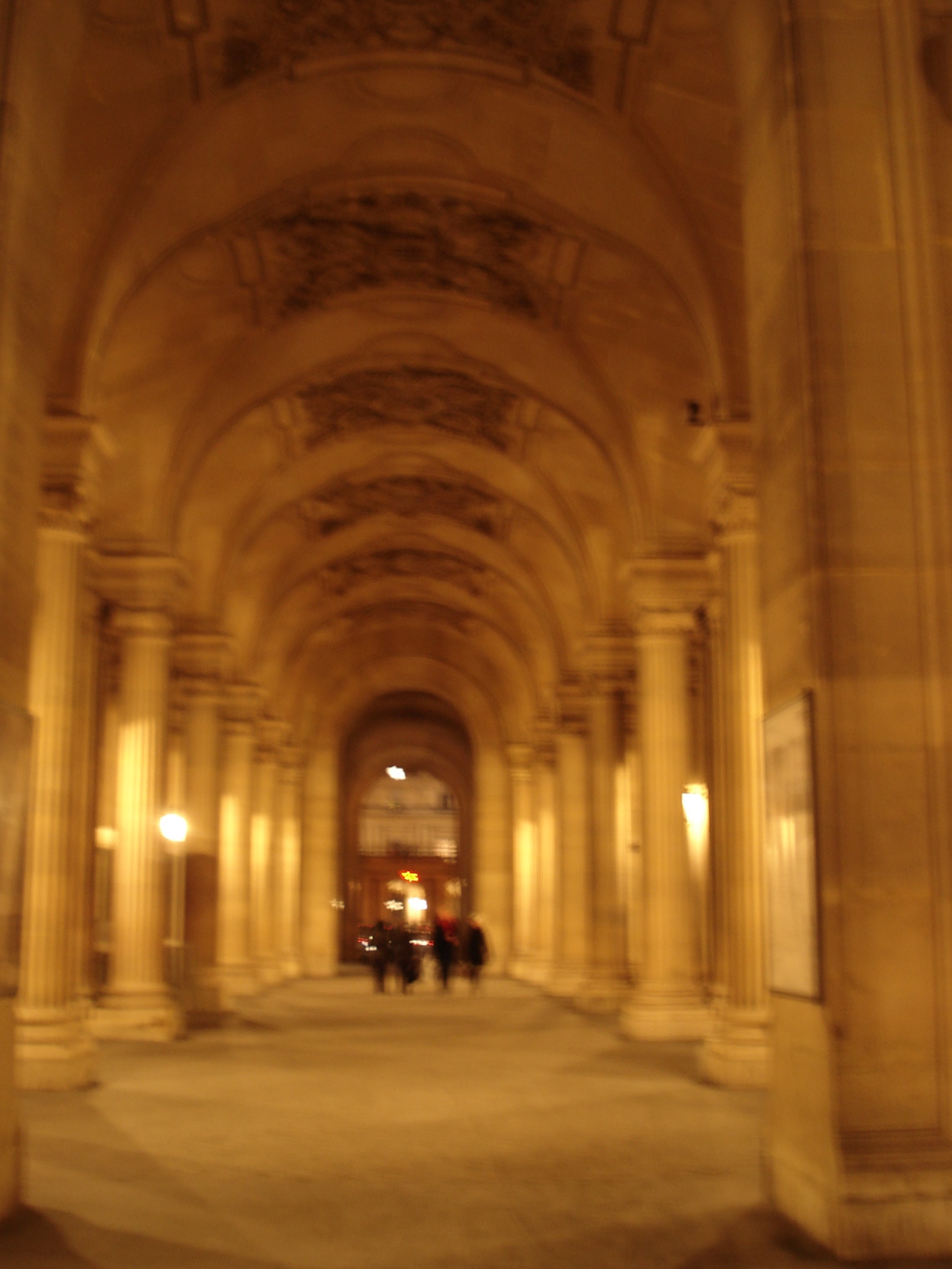 [louvre2.JPG]