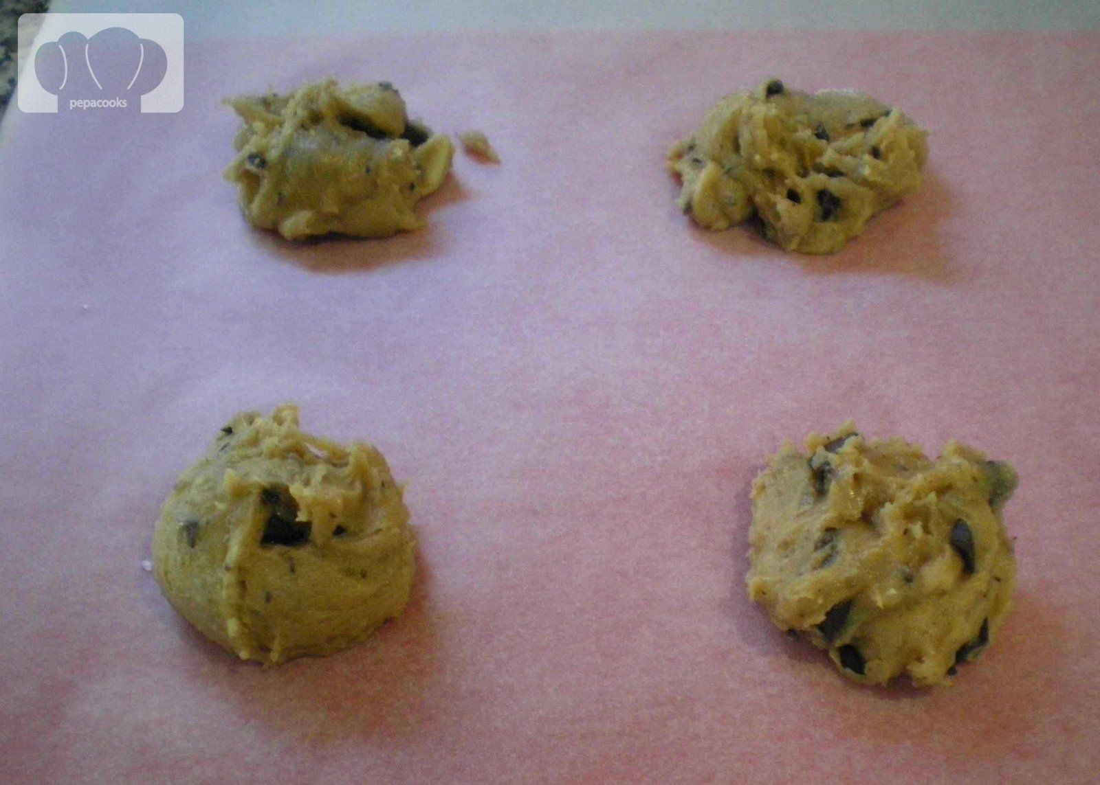 [Galletas-piñones-y-chocolate---09.jpg]