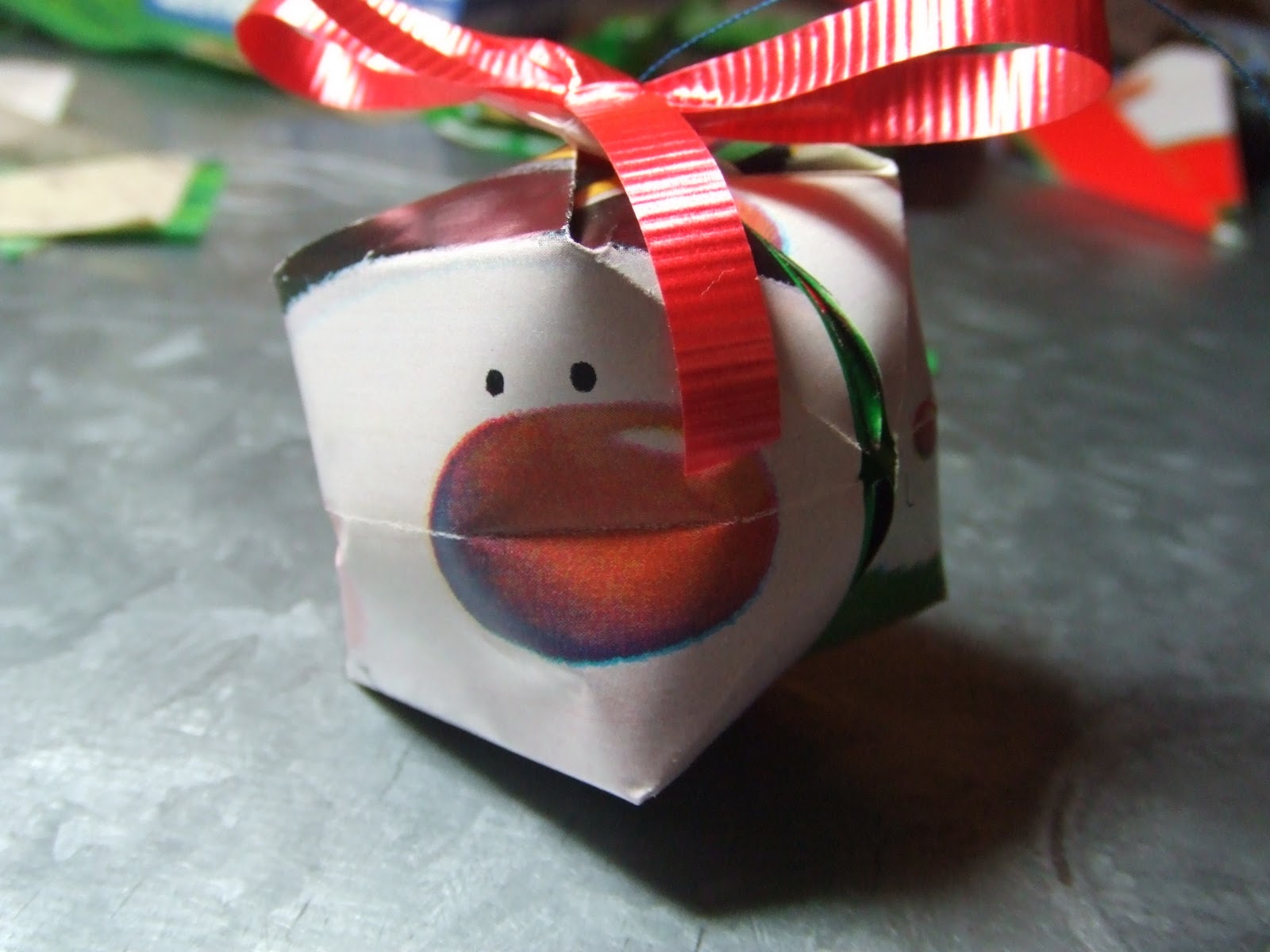 Describe Happy Origami Puff Balls Tutorial