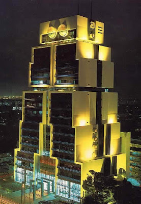 http://4.bp.blogspot.com/_UH8VqF25apg/SDP3Zr18RPI/AAAAAAAACB4/x9e2GEgUK3w/s400/Gedung%2Brobot%2Bdi%2BThailand%2B01.jpg