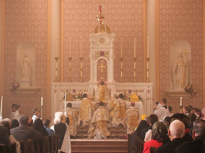 http://4.bp.blogspot.com/_UHFNuAfw6UY/STMQItSc2QI/AAAAAAAAAU8/nsvBxdRwLh8/s400/Tridentine+Mass+037+-+consecration+of+Old+St.+Patrick%27s+Oratory+in+Kansas+City,+Mo..jpg