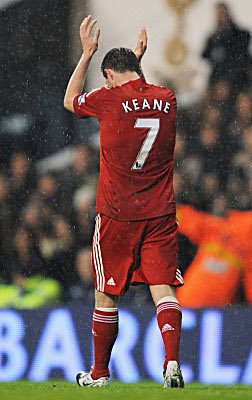 Robbie Keane of Liverpool applauds the fans as he is substituted midway through the second half on his first return to White Hart Lane since signing for Liverpool
