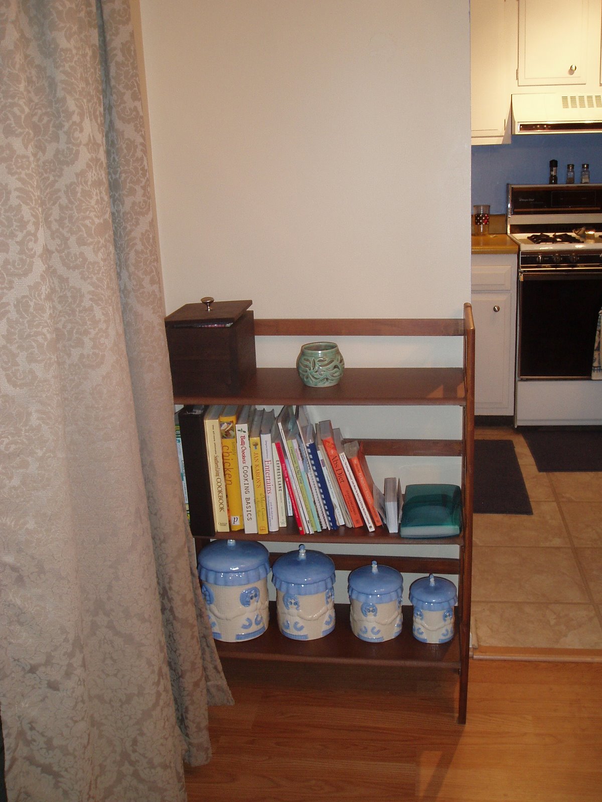 [diningroom5.JPG]