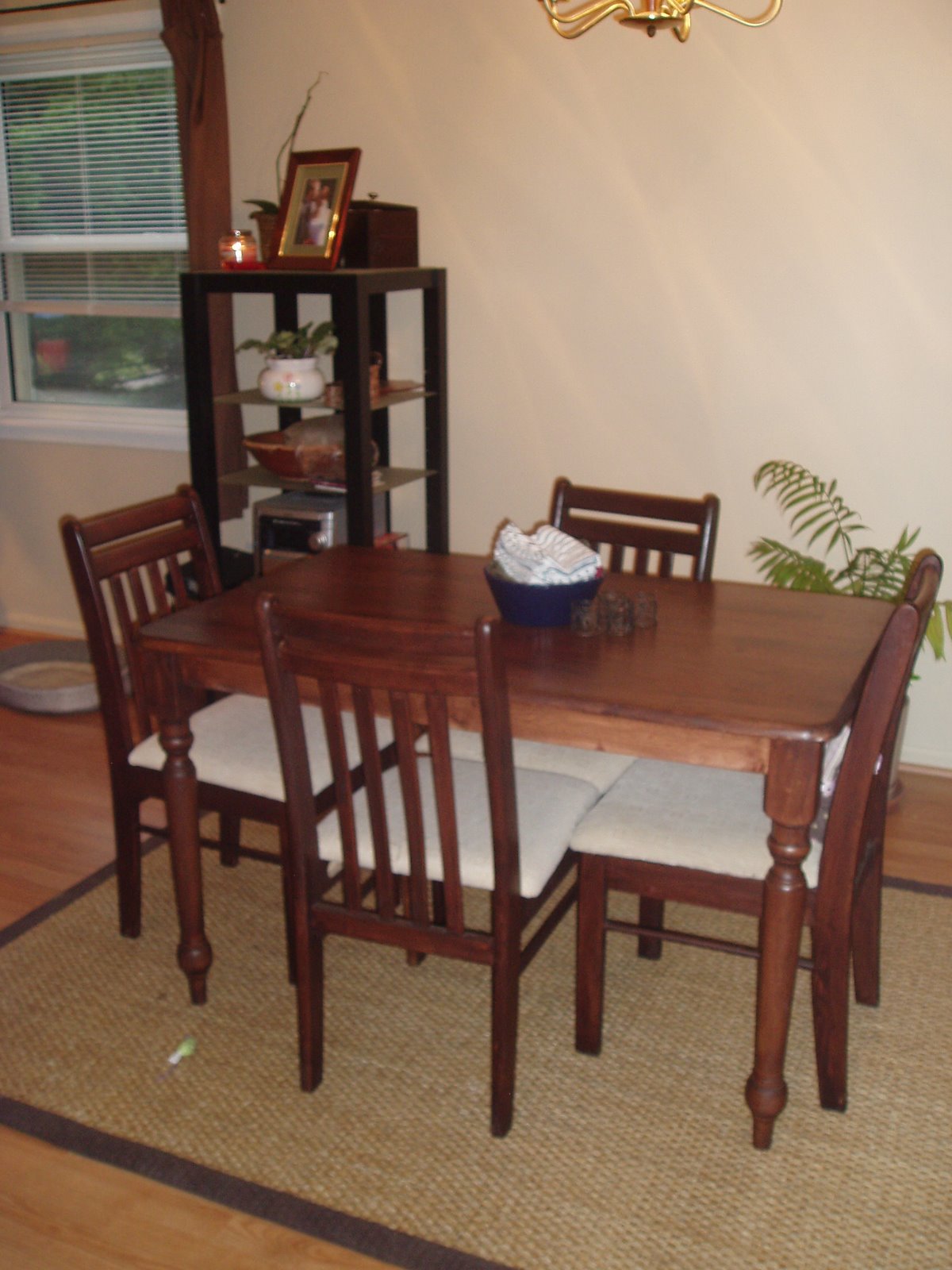 [diningroom2.JPG]
