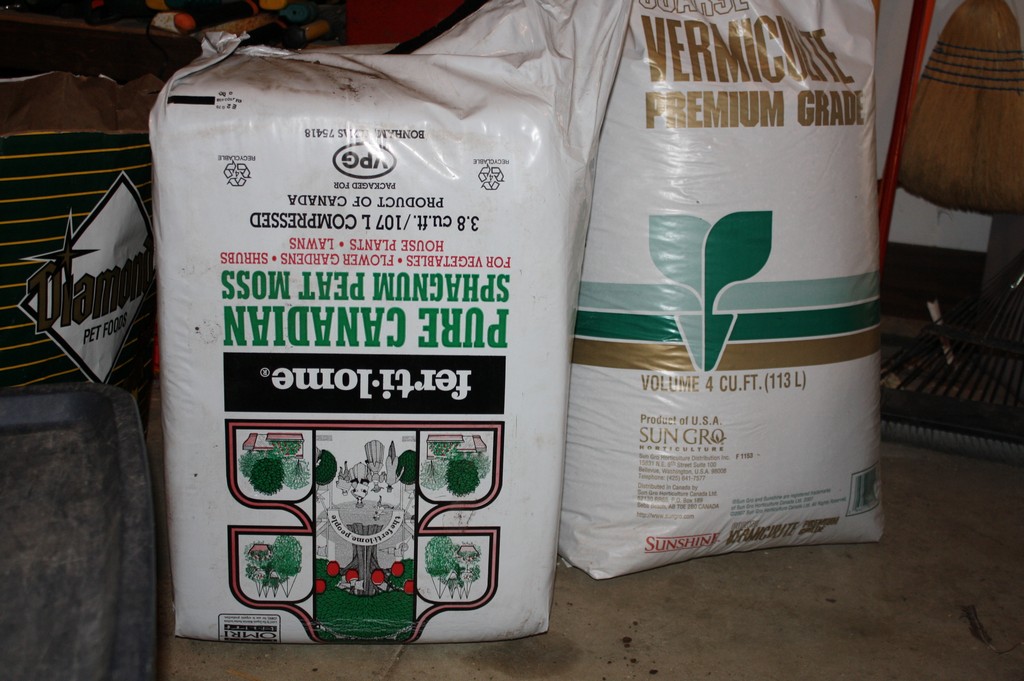 [Peat+&+Vermiculite.jpg]