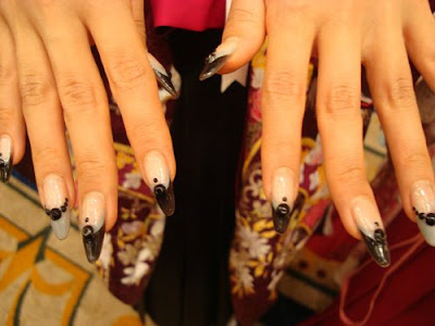 Los Angeles offering Japanese style manicures and nail chips. Nail Art
