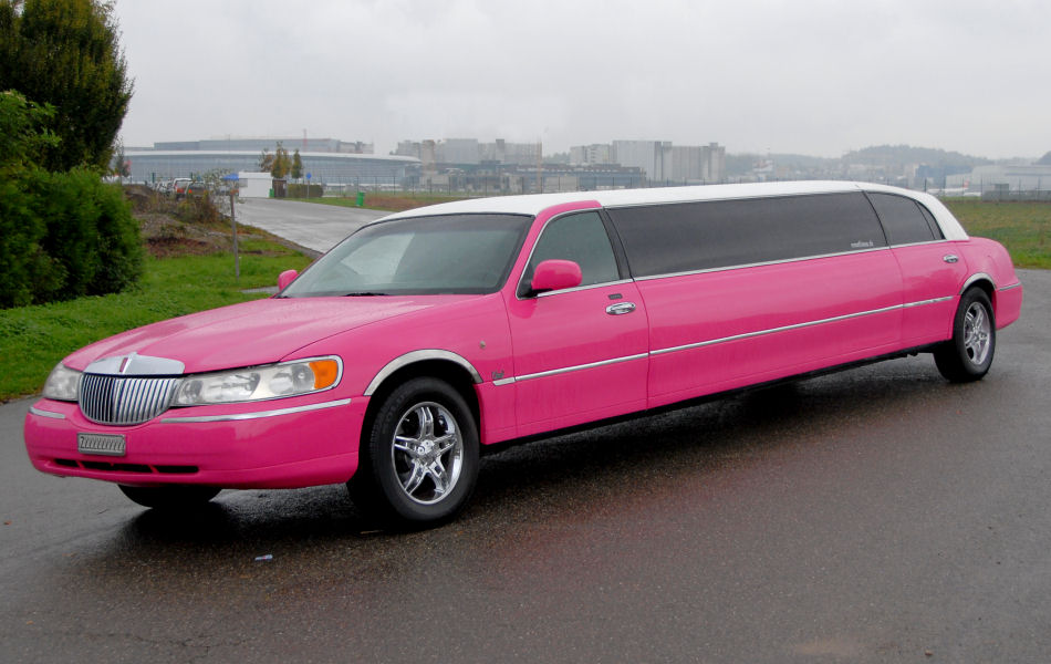 Lincoln+Town+Car+Stretch+Limousine+16.10.10+2.JPG