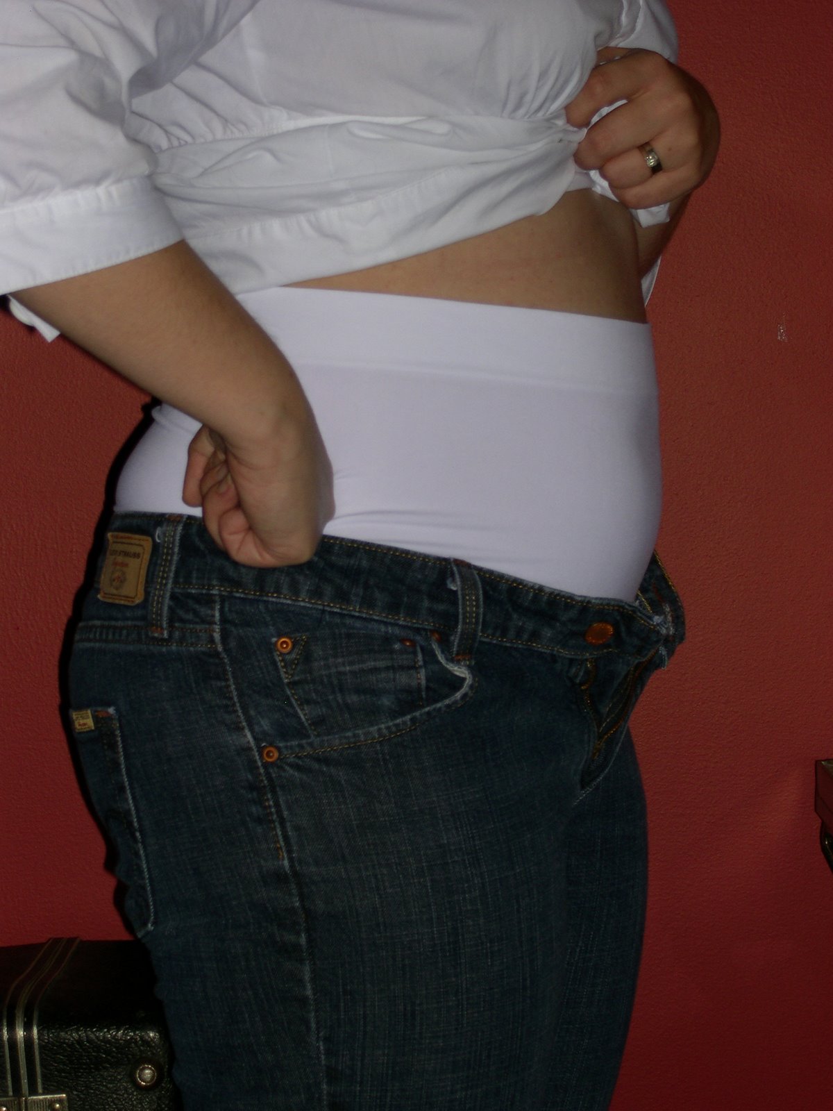 [belly+4+months.JPG]