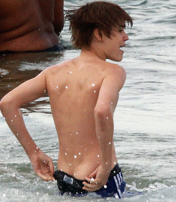 justin-bieber-dezbracat-gol-3