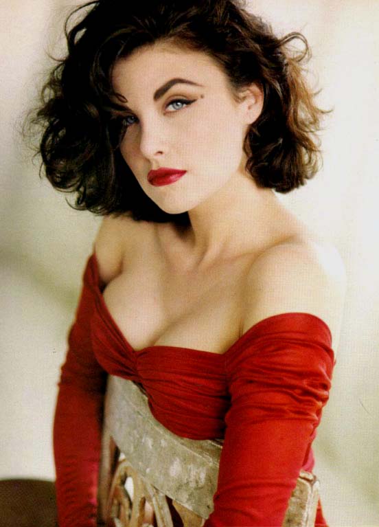 Sherilyn Fenn Bra Size, Celebri...