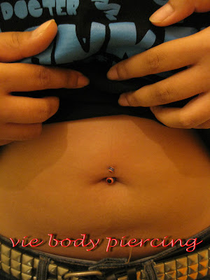 Vie Body Piercing @ Boutique Tribe: Belly piercing