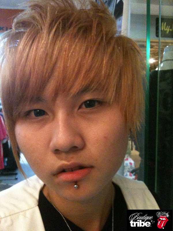 Labret piercing title=