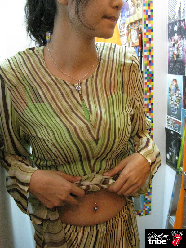 Belly piercing title=