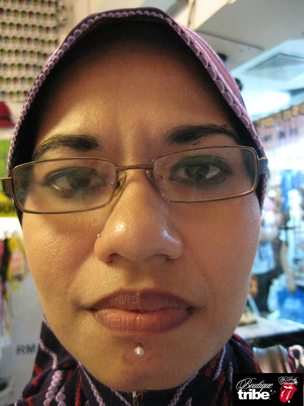 Labret piercing title=
