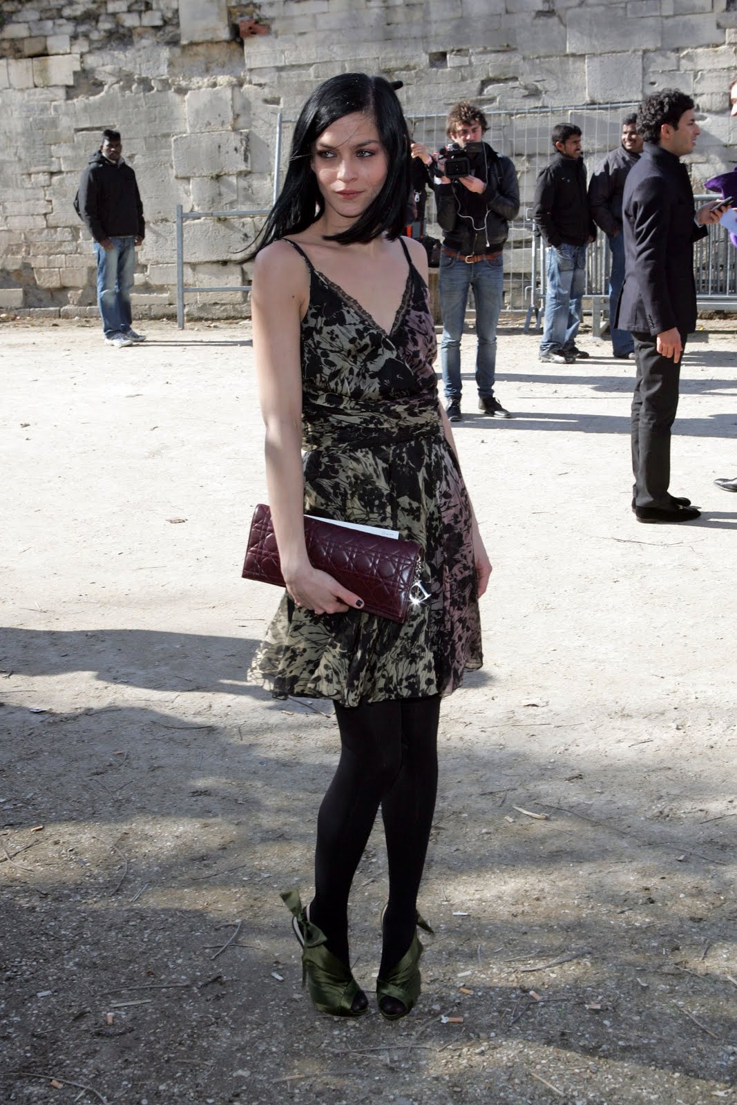 http://4.bp.blogspot.com/_UgOifcMwVsM/S7zSL1keW_I/AAAAAAAAAMY/_jw9C-yFKNo/s1600/94083-leighlezarkchristiandior004-123-524lo.jpg