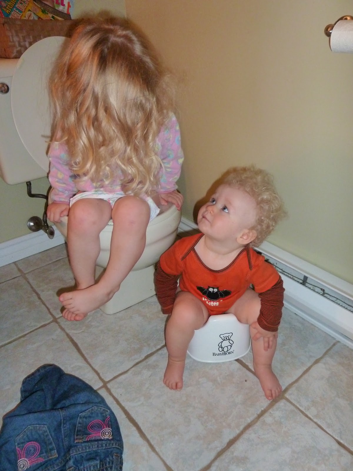 Watching Sister Pee Stories