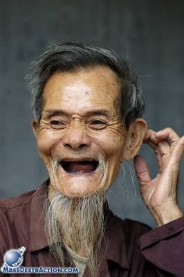 funny pictures terrible smile no teeth