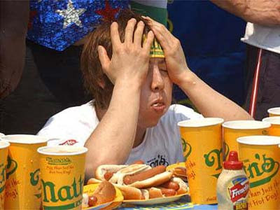 Police arrest former hotdog-eating champion http://news-updations.blogspot.com