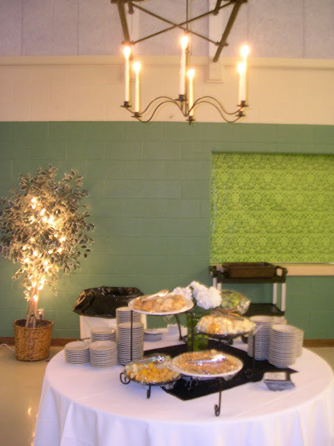 Challenge: Turn a gym into a beautiful wedding reception | Home Stories