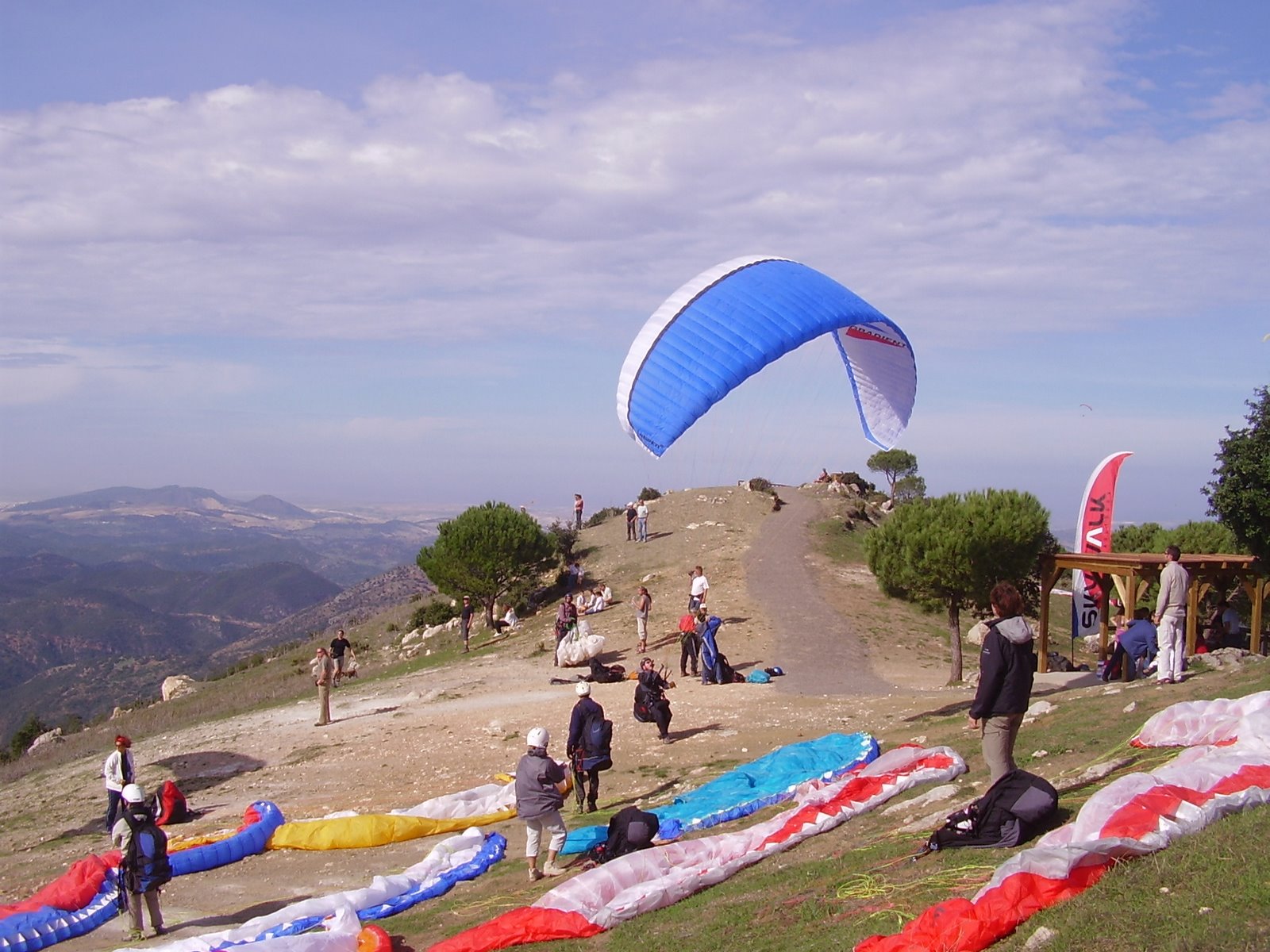 [pista_poniente2.JPG]
