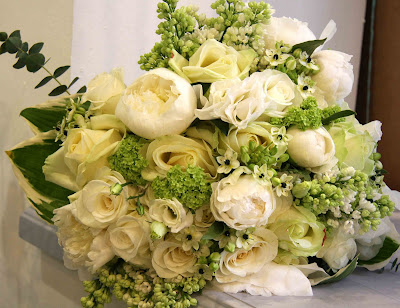 Cheap Wedding Flower Bouquets on Flower Design Events  Ivory   Green Bridal Bouquet