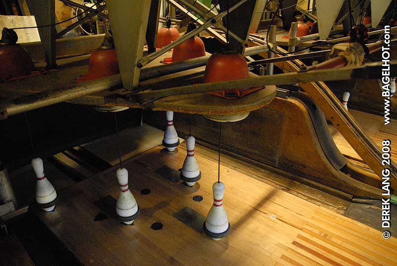 [blog2008_0119_PinsOnStrings800.jpg]