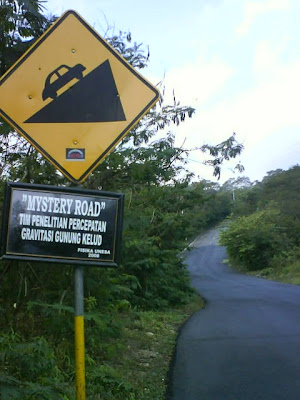http://4.bp.blogspot.com/_Ur3Y9XeZgEk/SJbItAMvJjI/AAAAAAAAANw/aaHZnwY-DOs/s320/mysteri%2Broad-732084.jpg