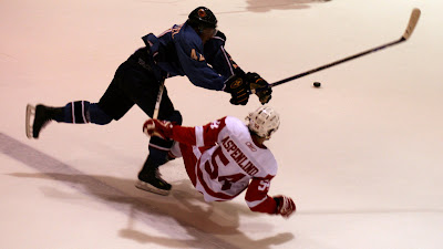 Credit: Jane Rickard,Atlanta's Riley Holzapfel upends Josh Aspenlind in a nicely aggressive move