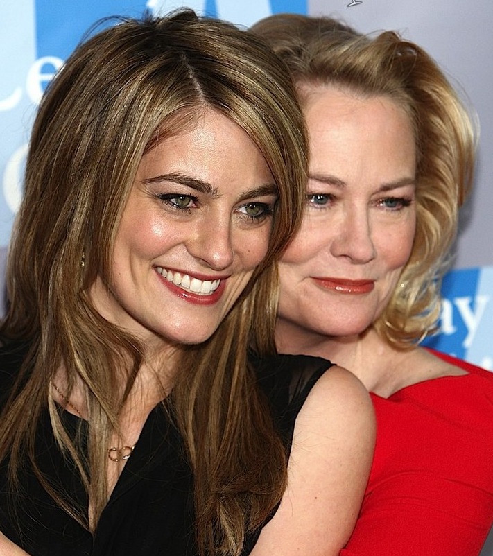 [gallery_enlarged-evening-women-red-carpet-04252009-27.jpg]