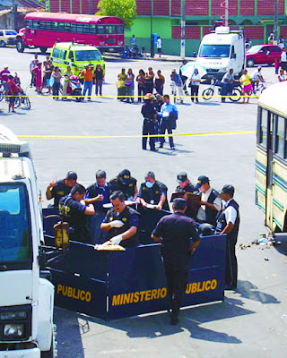 Niño de 13 Mata a Mujer