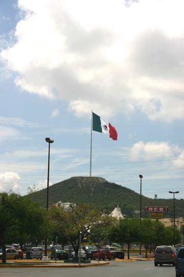 [monterrey,+large+mexican+flag.jpg]