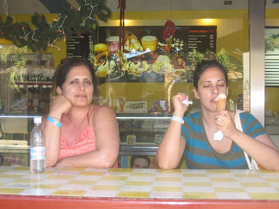 sri lankan aunty