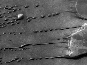 - 2oth ApriL 2oo9 Flowing Barchan Sand Dunes On Mars -