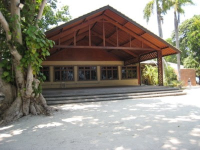 Meeting room pulau Putri Ruang meeting di pulau Putri dengan panggung di terasnya