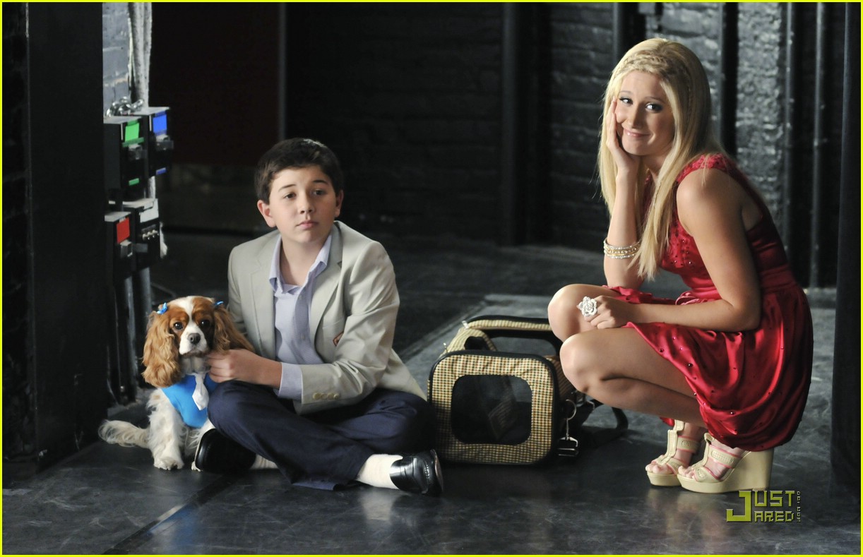 http://4.bp.blogspot.com/_V6725Cm7kx4/TSnN36e5qBI/AAAAAAAACmU/1GqEBxFi9zA/s1600/ashley-tisdale-sharpay-stills-03.jpg