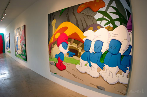 [kaws-saturated-show-exhibition-smurfs.jpg]