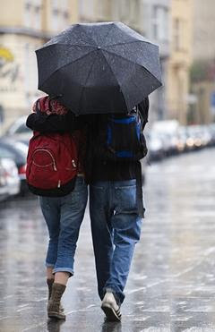 walk hand-in-hand in rain