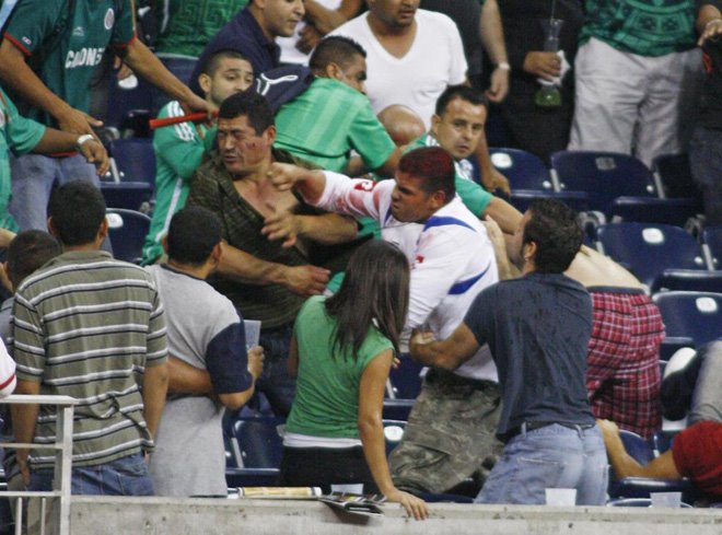 [pelea.jpg]