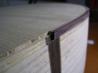 Binding and purflings ends are neatly trimmed square at the end graft