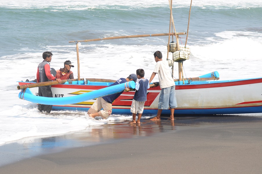Pesona Pantai Jatimalang Purworejo Jalan Jalan Makan Makan