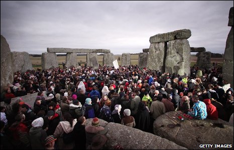 [_45317349_solstice4.jpg]