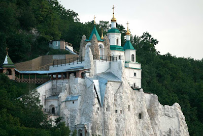 Какой-то монастырь в Святогорске
