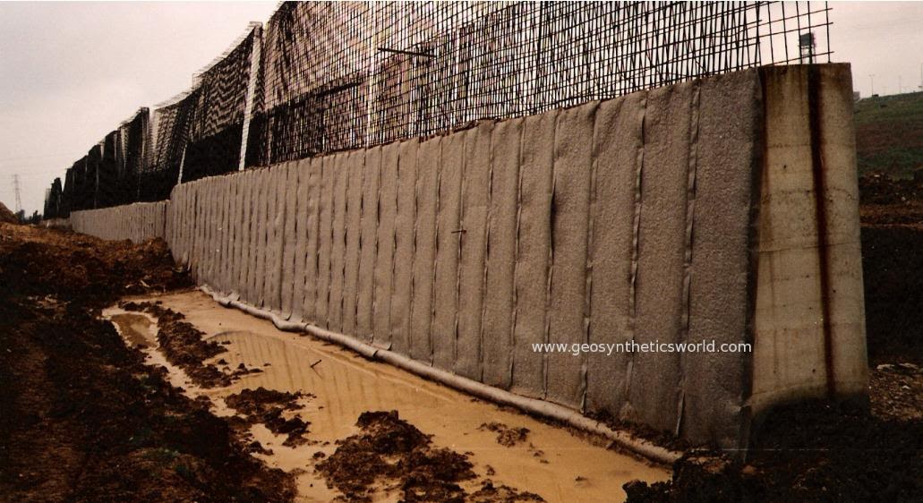 GEOSYNTHETICS WORLD Drainage retaining sheet drain