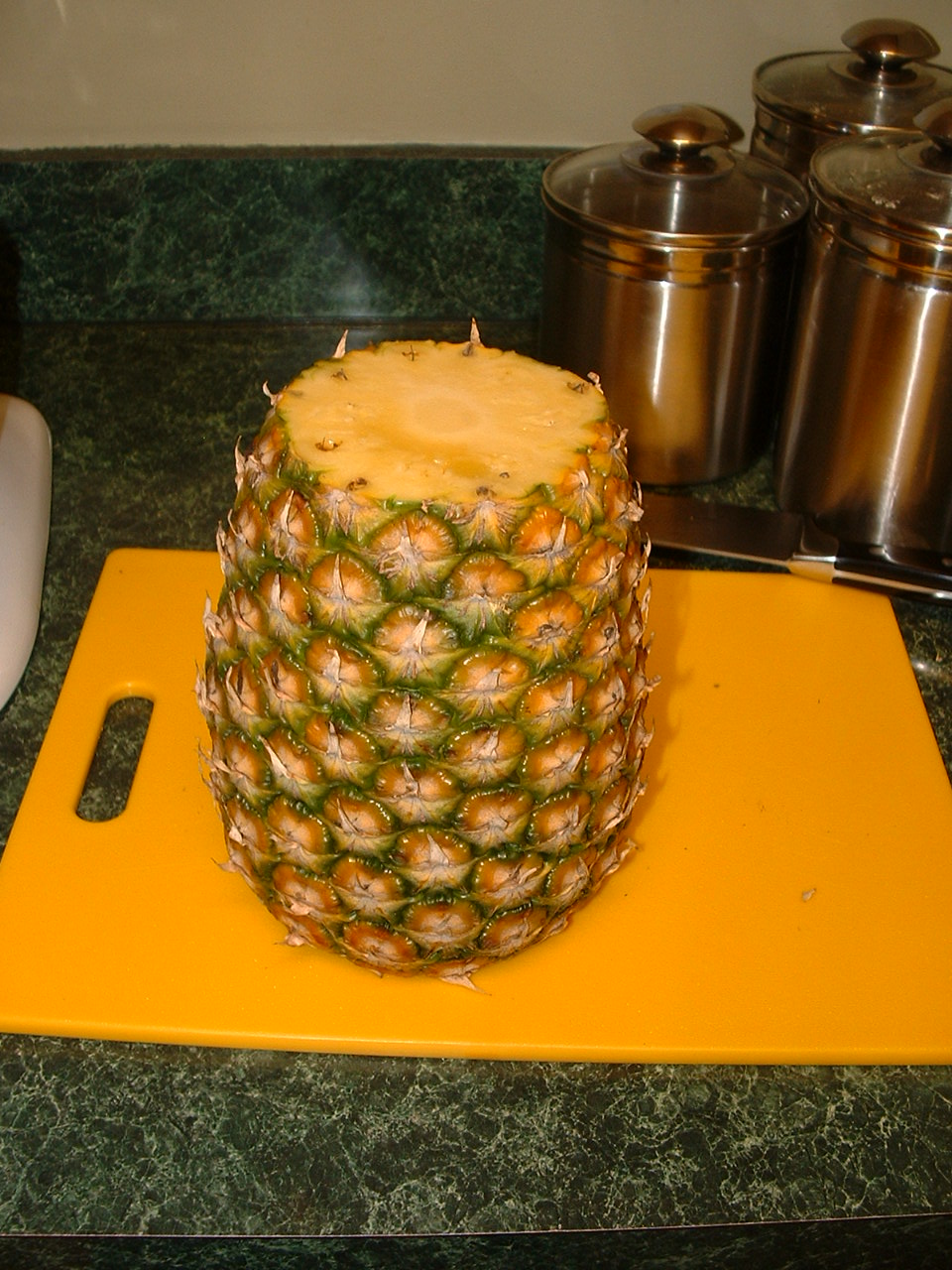 Simply Red Pampered Chef Pineapple Cutter Review
