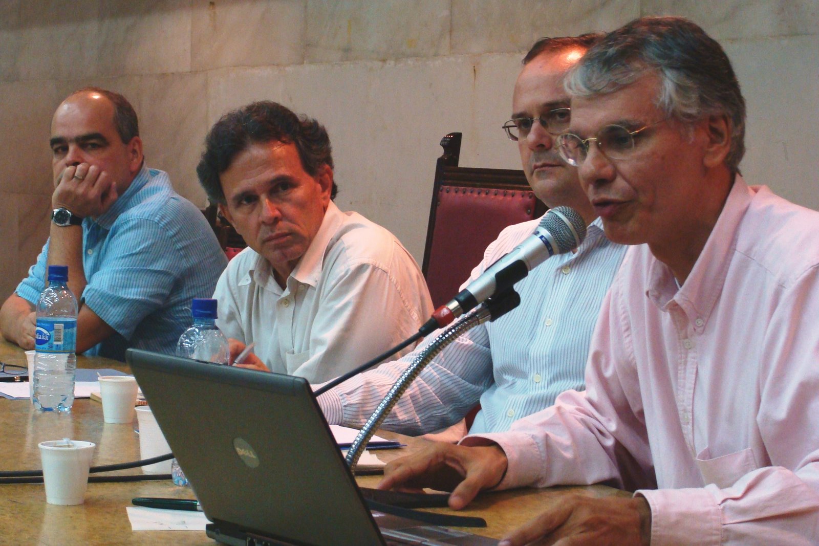 [debate+na+UFPE+CRISE+015.jpg]